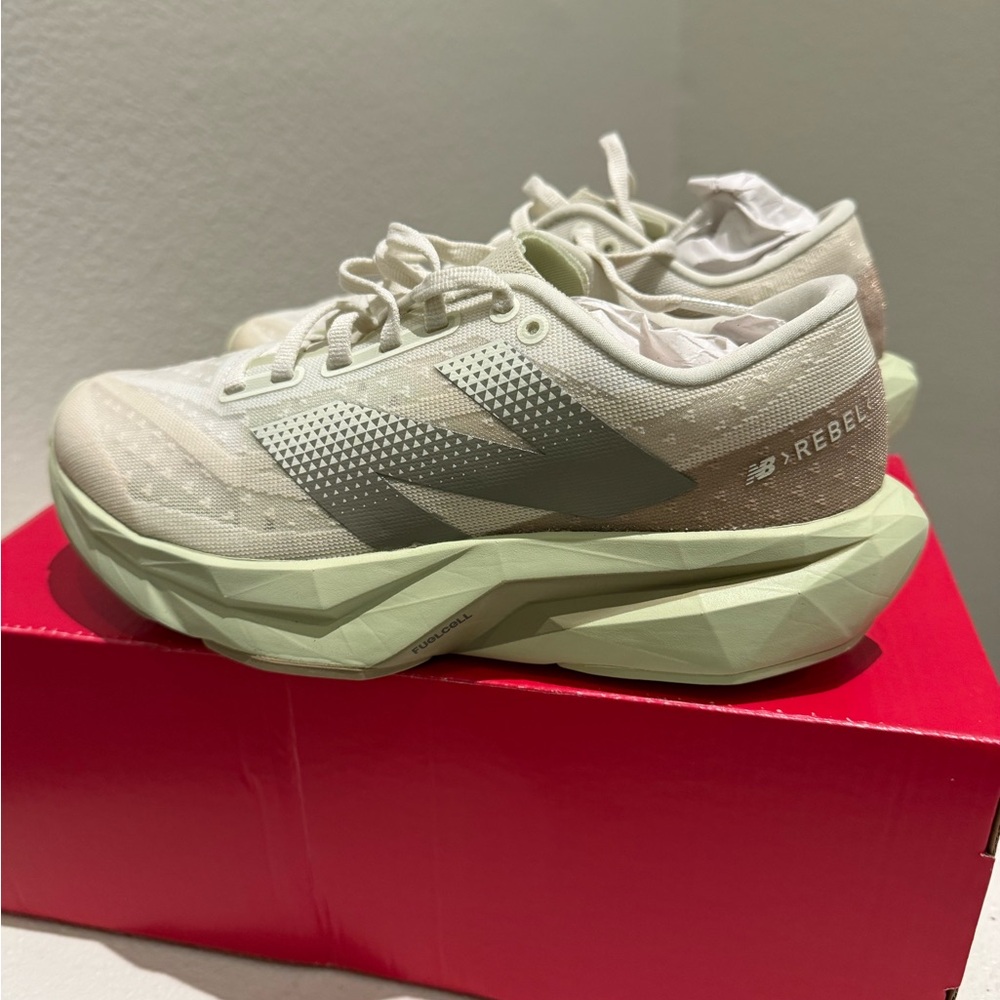 New Balance FuelCell Rebel v4 - M4.5, W5.5